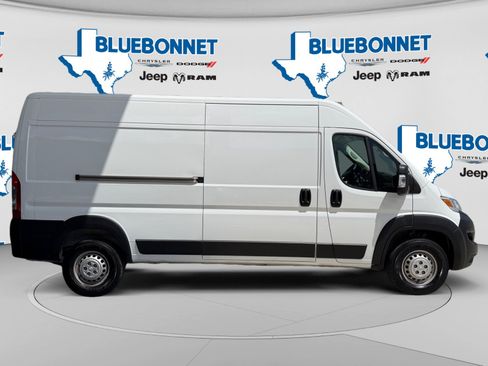Used 2026 RAM ProMaster 2500 w/ Convenience Group FWD image 4