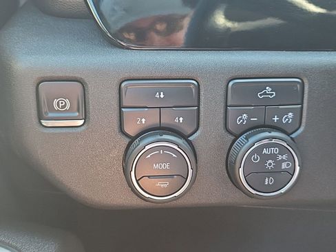 Used 2025 Chevrolet Silverado 2500 LT AWD/4WD image 25