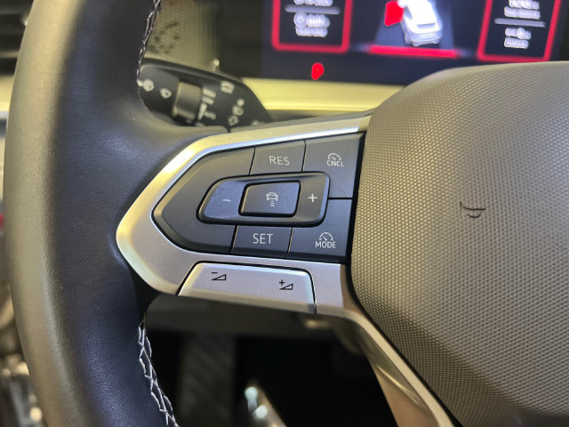 Certified 2025 Volkswagen Tiguan SE FWD image 21