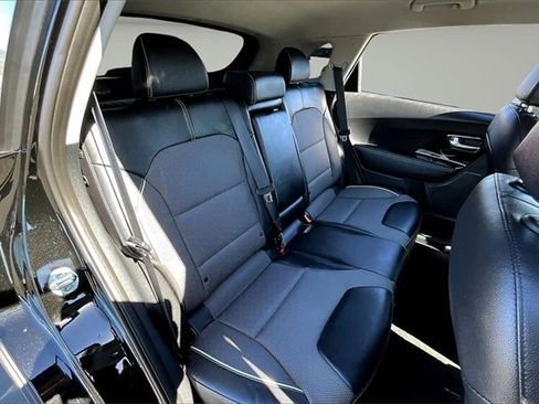 Used 2022 Kia Niro EX image 25