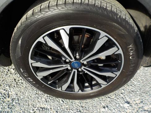 Used 2021 Ford Escape SE w/ SE Sport Appearance Package image 26