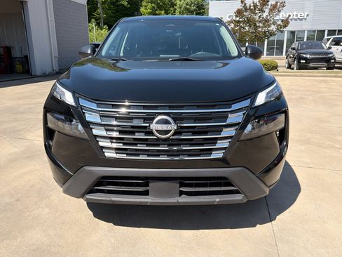 Used 2024 Nissan Rogue S image 8