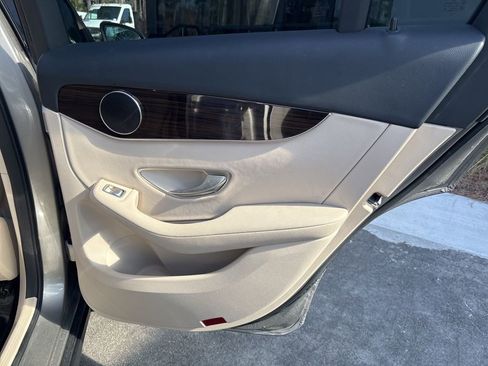 Used 2022 Mercedes-Benz GLC 300 GLC 300 w/ Premium Package Lite image 24