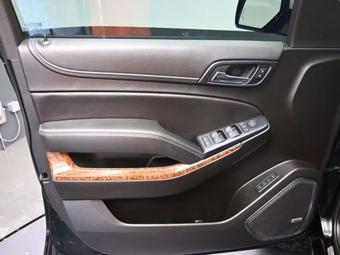 Used 2020 Chevrolet Suburban Premier AWD/4WD image 25