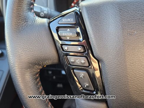 Used 2022 Nissan Frontier Pro-X image 12