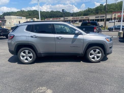 Used 2020 Jeep Compass Latitude w/ Popular Equipment Group AWD/4WD image 3