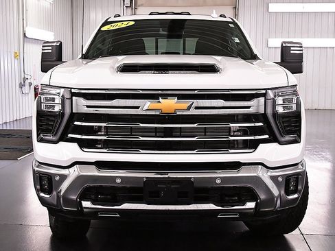 Used 2024 Chevrolet Silverado 2500 LTZ w/ LTZ Plus Package image 2
