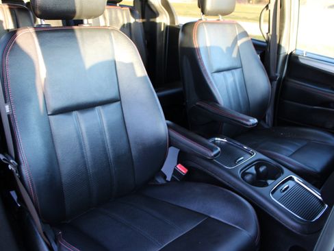 Used 2019 Dodge Grand Caravan GT image 23