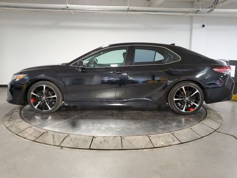 Used 2019 Toyota Camry XSE image 5