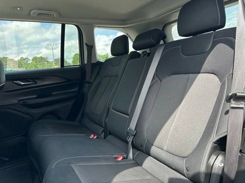 Used 2024 Jeep Grand Cherokee Laredo RWD image 29