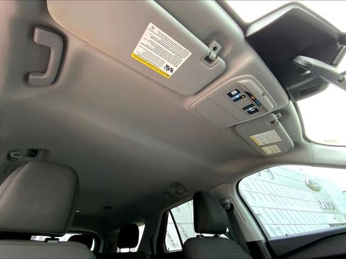 Used 2024 Ford Explorer XLT RWD image 14