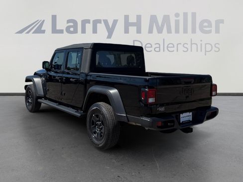 Certified 2023 Jeep Gladiator Sport w/ Trailer Tow Package AWD/4WD image 3