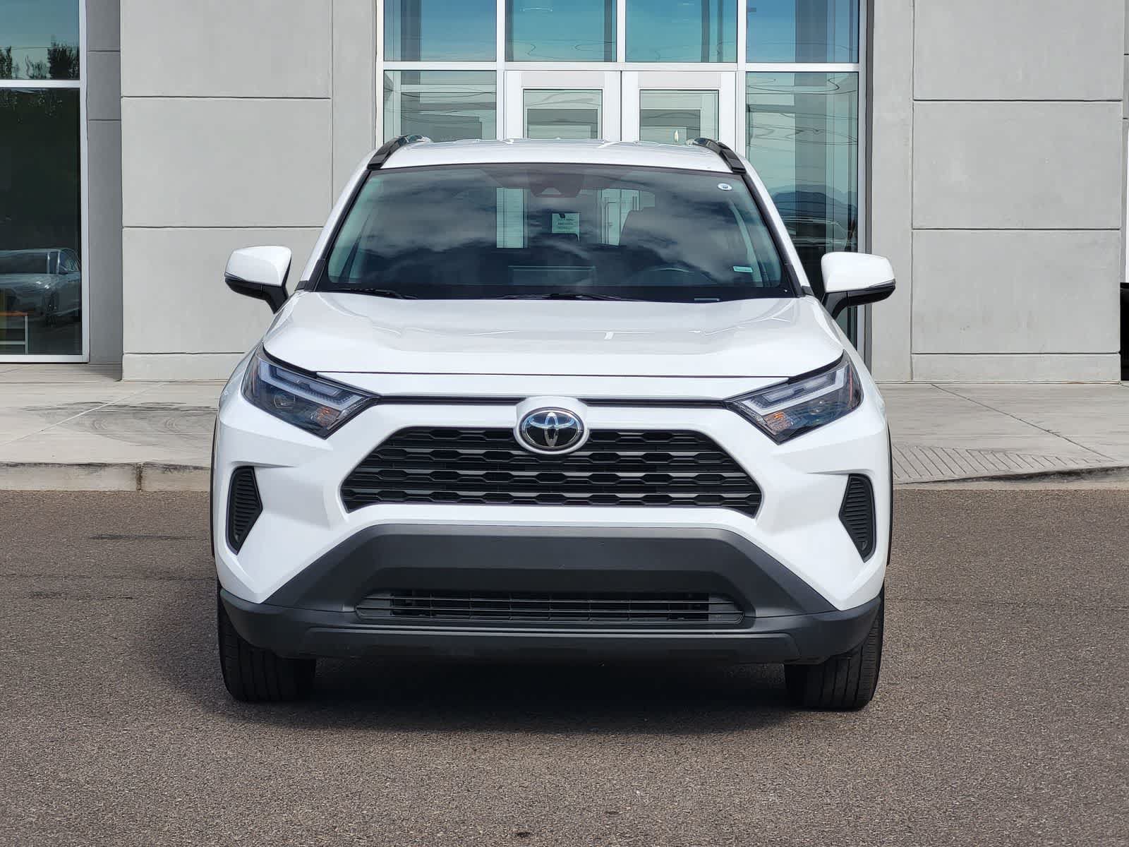 Used 2025 Toyota RAV4 XLE AWD/4WD image 2