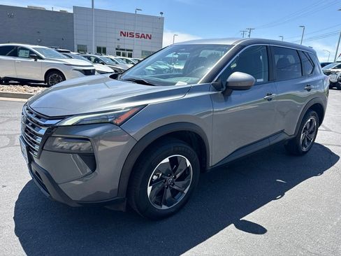 Used 2024 Nissan Rogue SV AWD/4WD image 7