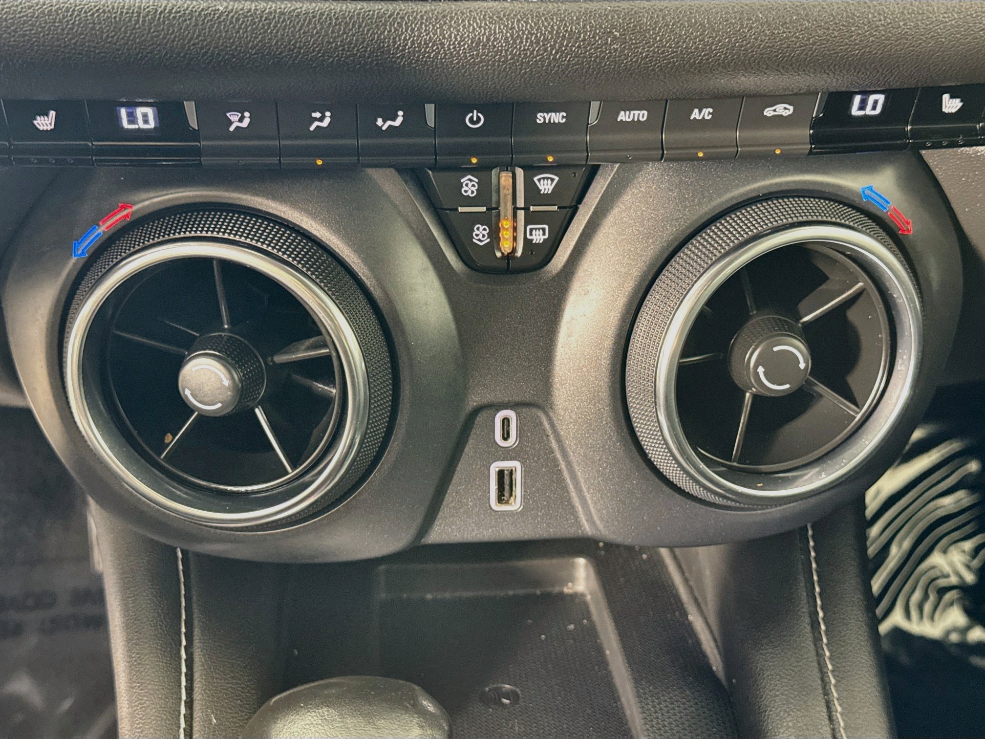 Used 2024 Chevrolet Blazer LT w/ Sound & Technology Package FWD image 18