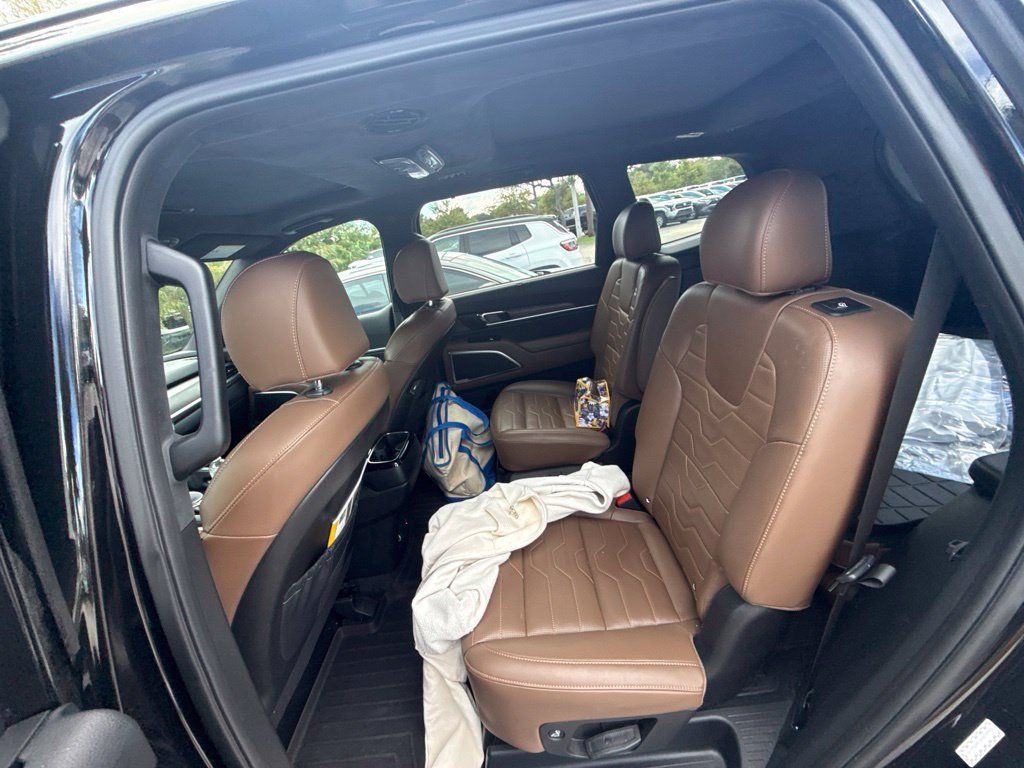 Certified 2022 Kia Telluride SX w/ SX Prestige Package AWD/4WD image 12