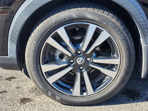 Used 2019 Nissan Kicks SV image 10