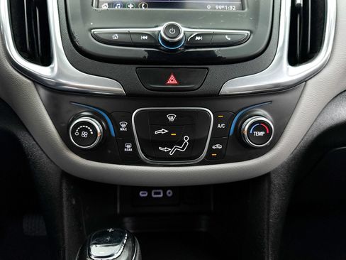 Used 2020 Chevrolet Equinox LS w/ LS Convenience Package FWD image 17