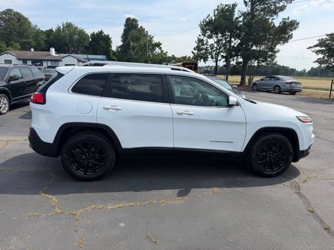 Used 2018 Jeep Cherokee Latitude Plus FWD image 4