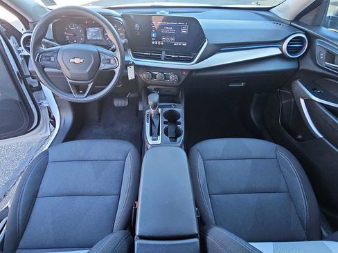 Certified 2025 Chevrolet Trax LS image 16