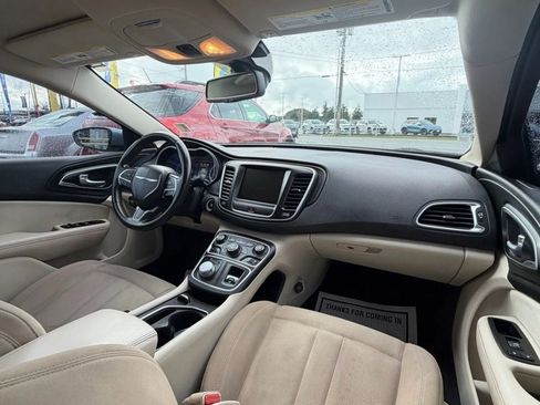 Used 2015 Chrysler 200 Limited w/ Convenience Group image 14
