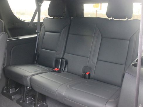 New 2026 Chevrolet Suburban High Country image 12