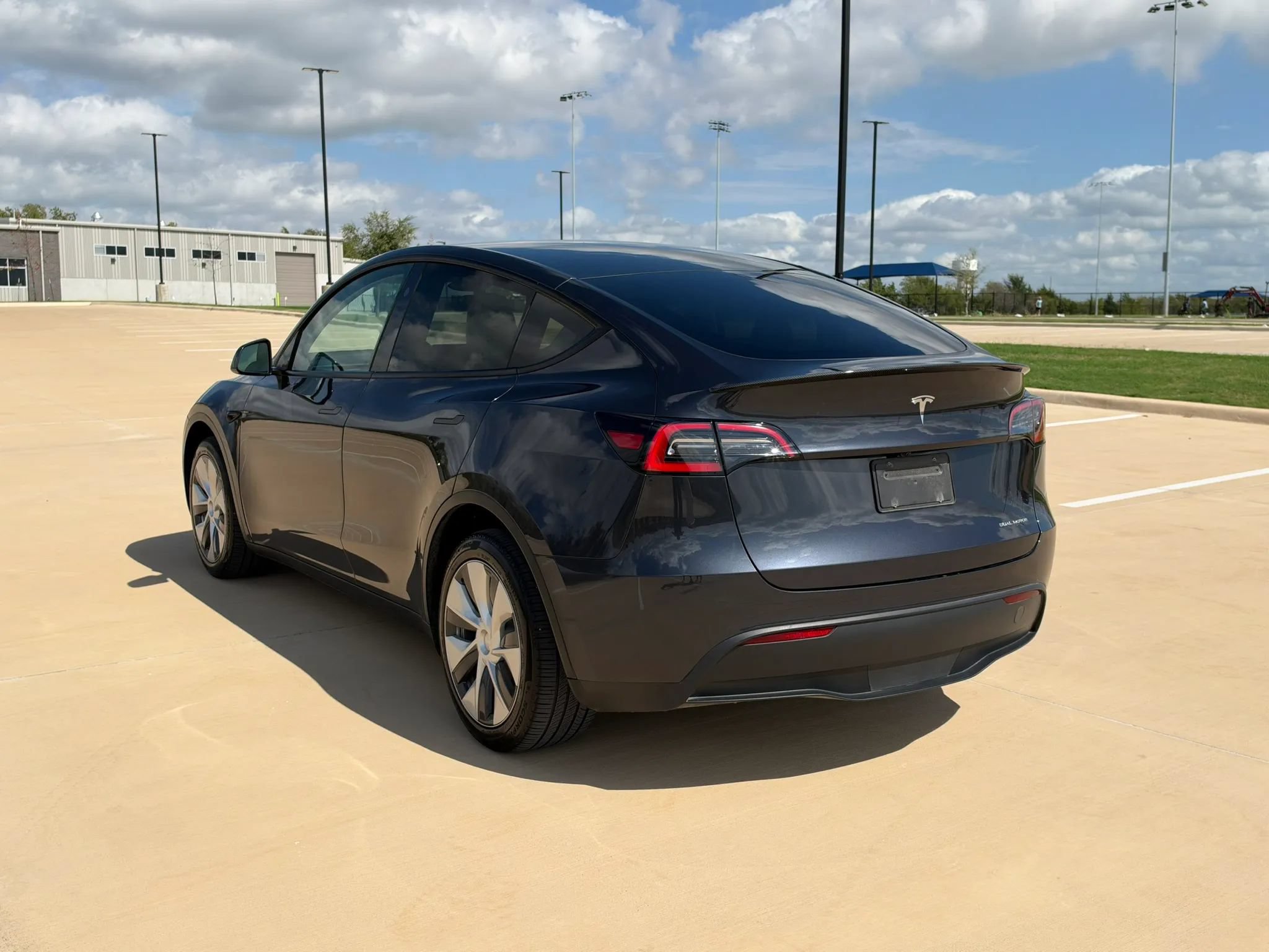 Used 2024 Tesla Model Y Long Range AWD/4WD image 4