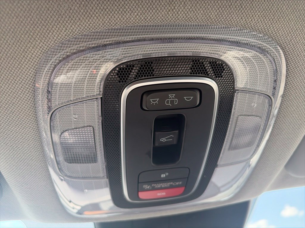Used 2025 Hyundai Elantra Limited FWD image 25
