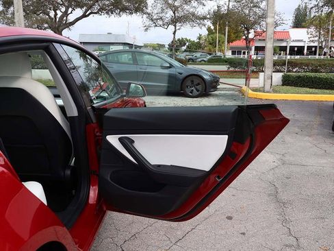 Used 2021 Tesla Model 3 Standard Range Plus image 27