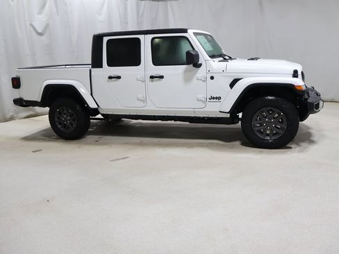 New 2026 Jeep Gladiator Sport AWD/4WD image 6