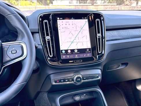 Used 2023 Volvo XC40 Recharge Ultimate AWD/4WD image 9