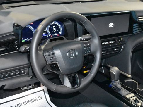 Used 2025 Toyota Camry XSE AWD/4WD image 2