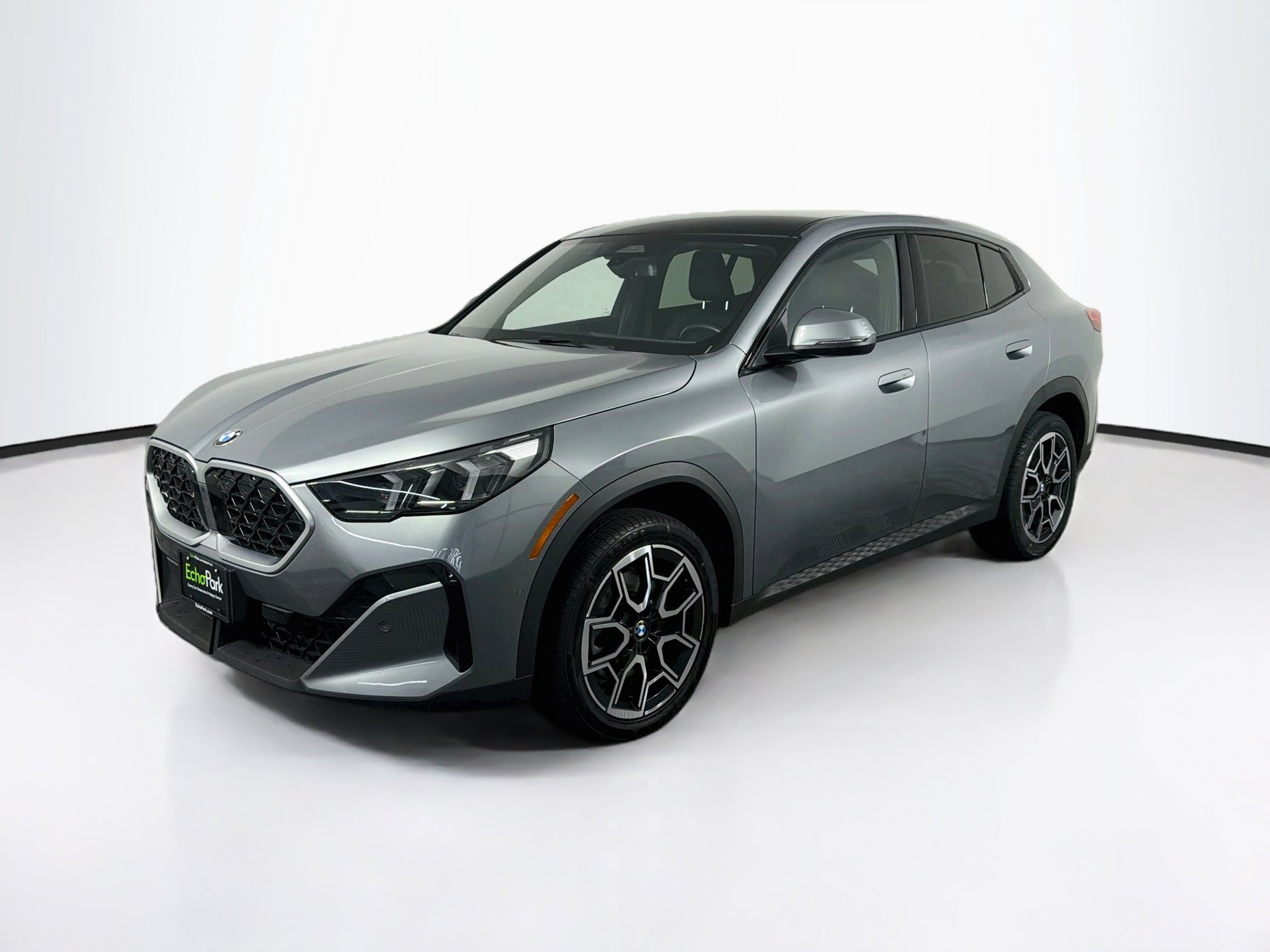 Used 2025 BMW X2 xDrive28i AWD/4WD image 3