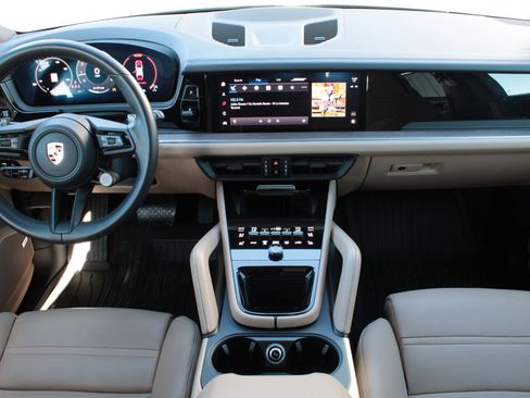 Used 2024 Porsche Cayenne image 22