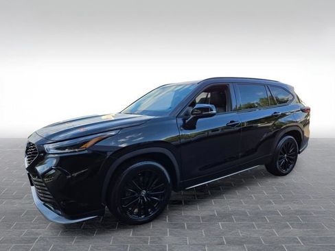 Used 2025 Toyota Highlander XSE AWD/4WD image 3