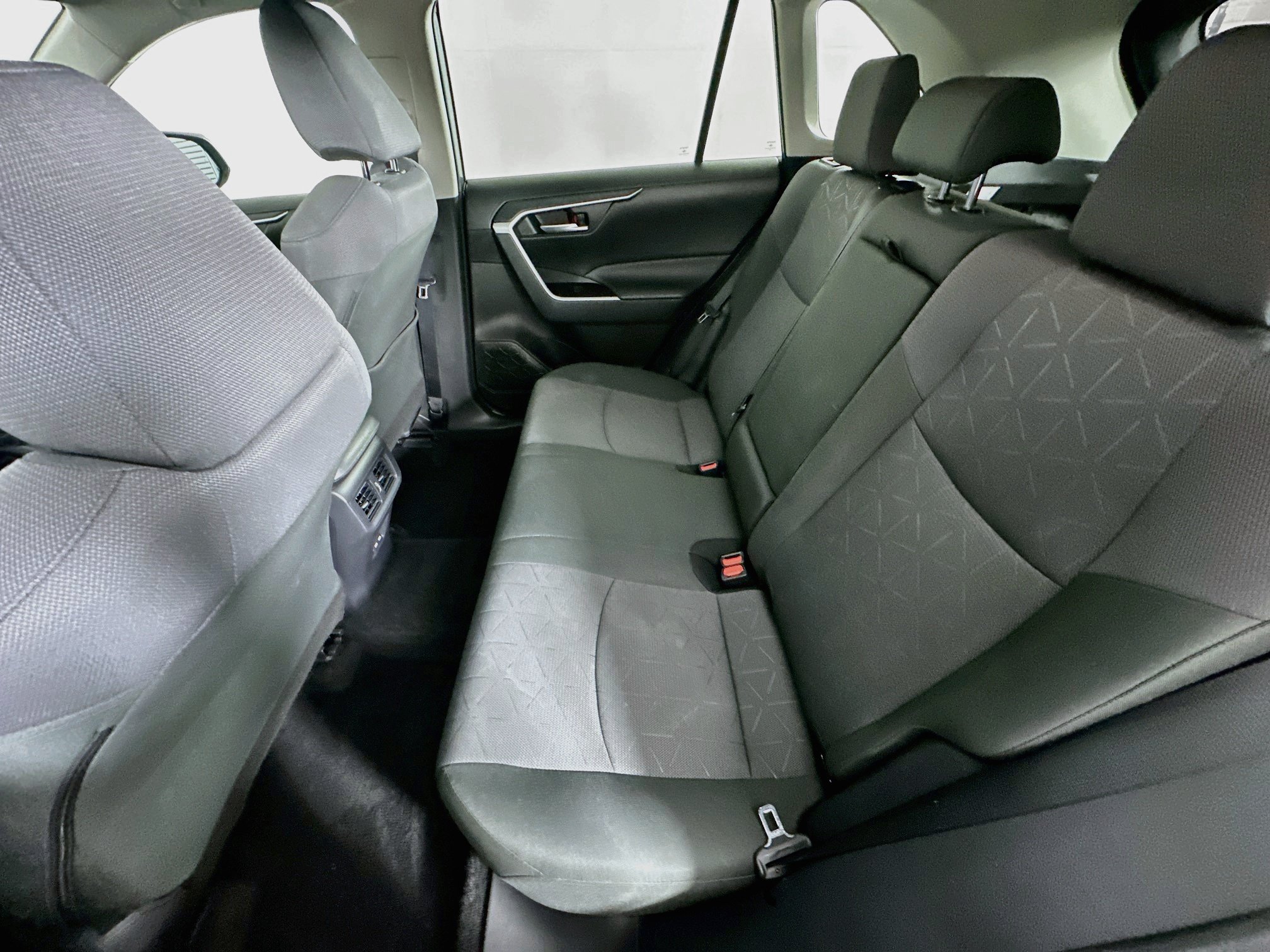Used 2025 Toyota RAV4 XLE AWD/4WD image 28