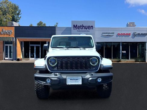 Used 2026 Jeep Gladiator Sport AWD/4WD image 2