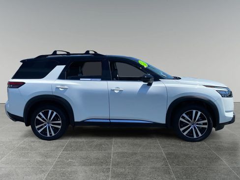Used 2025 Nissan Pathfinder Platinum FWD image 6