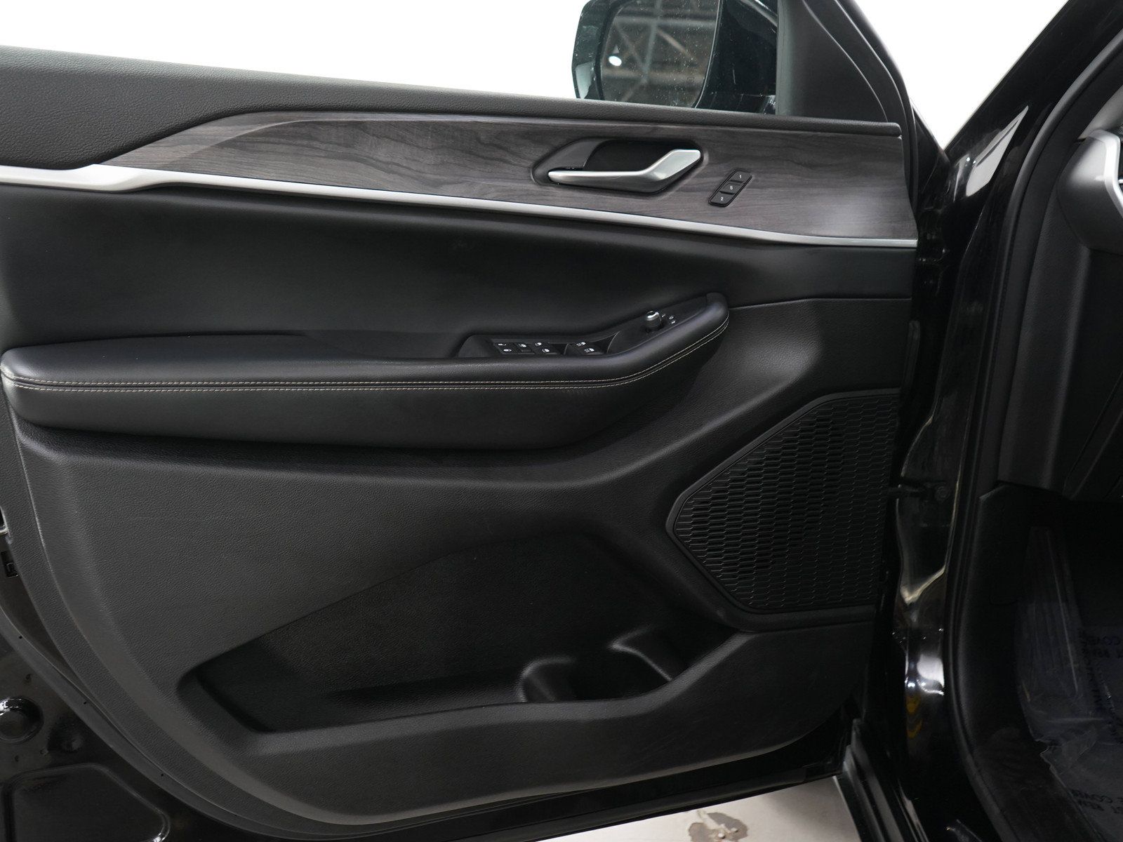 Used 2023 Jeep Grand Cherokee Limited AWD/4WD image 20