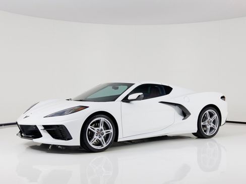 Used 2021 Chevrolet Corvette Stingray Preferred Cpe w/ Engine Appearance Package image 9