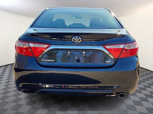 Used 2016 Toyota Camry SE image 5