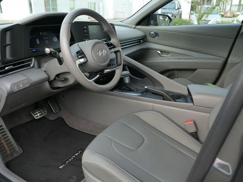 Certified 2025 Hyundai Elantra Sport image 11