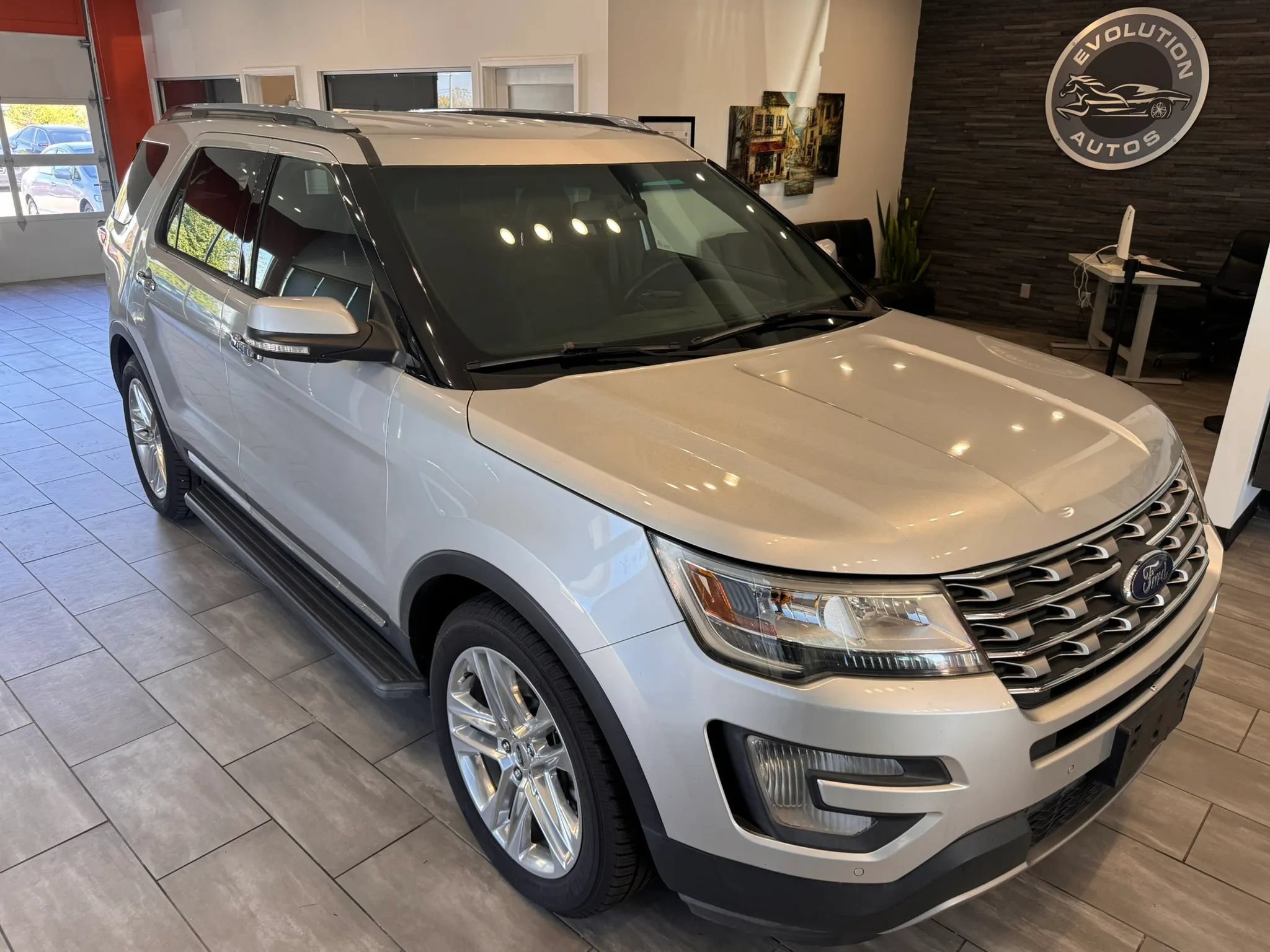 Used 2017 Ford Explorer Limited FWD image 5