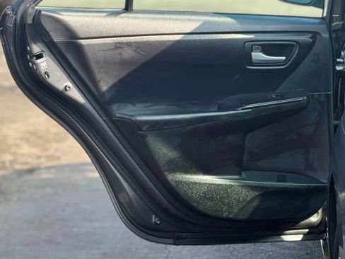 Used 2017 Toyota Camry SE image 8