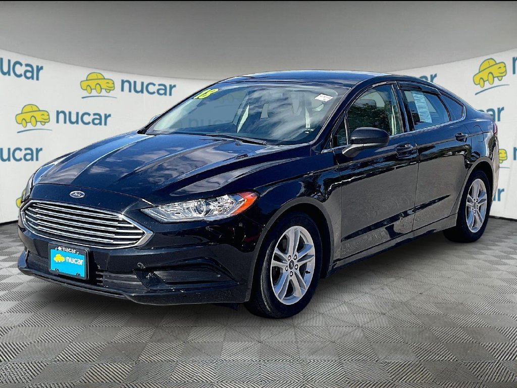 Used 2018 Ford Fusion SE w/ Fusion SE Technology Package FWD image 3