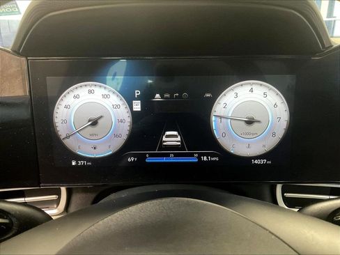 Certified 2025 Hyundai Elantra Limited FWD image 25