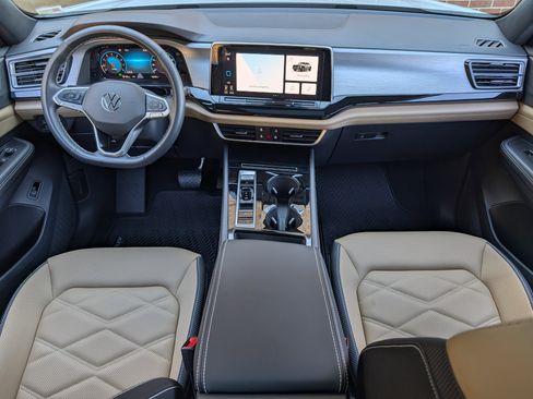 Used 2025 Volkswagen Atlas Cross Sport SE w/ Panoramic Sunroof Package image 24