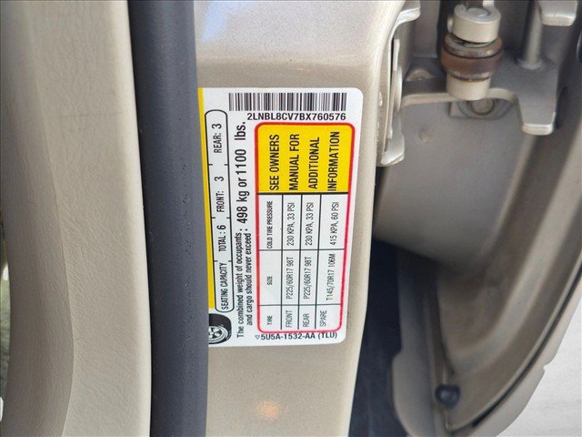 Used 2011 Lincoln Town Car Signature Limited RWD image 15