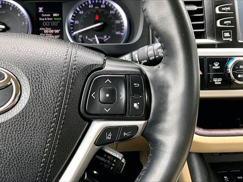 Used 2019 Toyota Highlander Limited Platinum AWD/4WD image 24