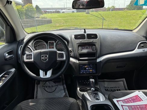 Used 2019 Dodge Journey SE w/ Connectivity Group FWD image 15